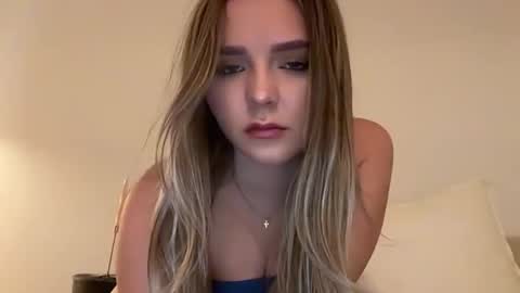oliviaraee3 online show from March 2026 09:40:01 PM