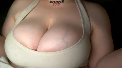 Snapshot of oliviaskies chatting on July 2026 05:04:01 PM Olivia baby online show from July 2026 05:04:01 PM