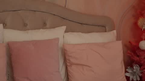 Snapshot of oliviasway chatting on December 2024 11:19:02 PM OliviaSway online show from December 2024 11:19:02 PM