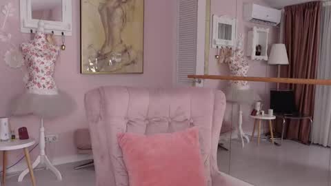 Snapshot of oliviasway chatting on September 2025 10:09:01 PM OliviaSway online show from September 2025 10:09:01 PM