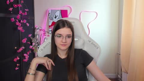 Olivia online show from March 2026 06:32:01 AM