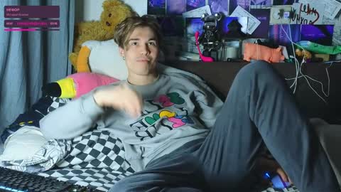 Snapshot of ololkd chatting on February 2025 08:30:01 PM Tony online show from February 2025 08:30:01 PM