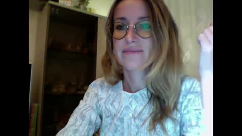 olyra11 online show from October 2025 07:01:02 PM