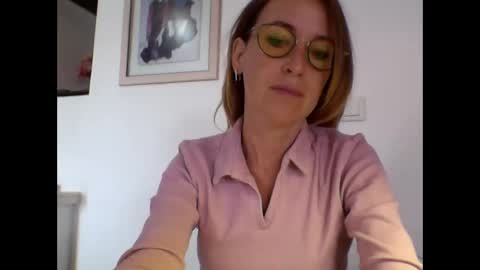 olyra11 online show from October 2025 06:25:02 AM