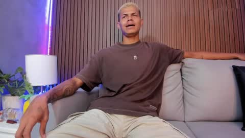 Snapshot of omen20_ chatting on April 2026 01:05:02 PM Omen online show from April 2026 01:05:02 PM