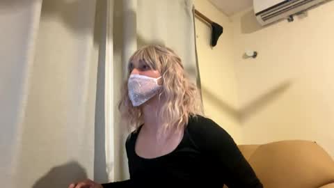 Snapshot of omgyesgurl chatting on December 2024 04:06:01 AM amy 3 online show from December 2024 04:06:01 AM