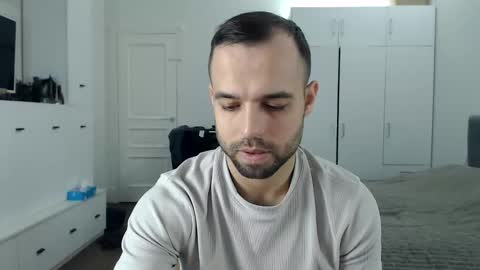 onebestlover online show from March 2026 08:15:01 AM