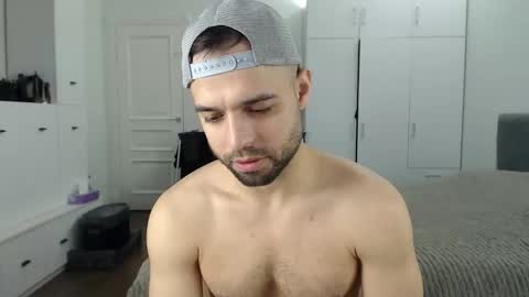 onebestlover online show from April 2026 08:39:01 AM