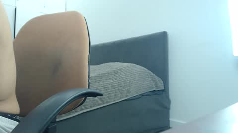 onebestlover online show from May 2026 08:30:01 AM