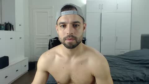 onebestlover online show from May 2026 08:32:01 AM