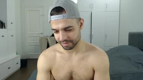 onebestlover online show from May 2026 07:49:01 AM