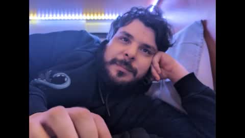 Snapshot of onecrew1 chatting on November 2025 01:35:02 PM onecrew1 online show from November 2025 01:35:02 PM