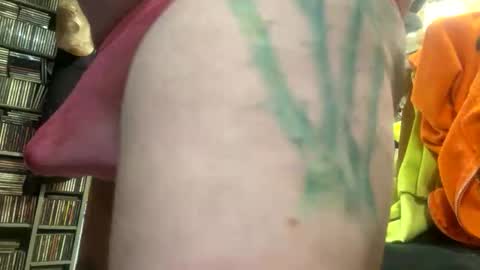 Snapshot of onesmallweenie chatting on April 2026 04:45:02 AM onesmallweenie online show from April 2026 04:45:02 AM