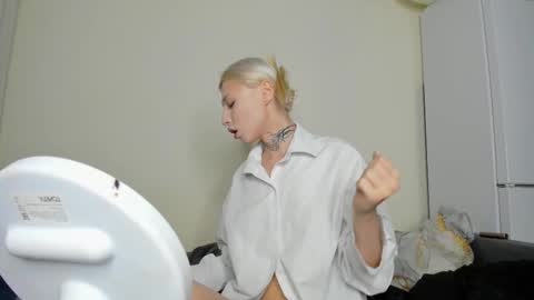 Iva online show from November 2025 02:28:02 PM