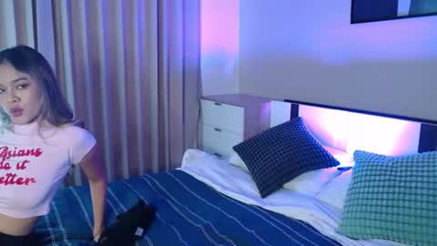 Lily Peach  -   online show from April 2026 04:20:02 AM