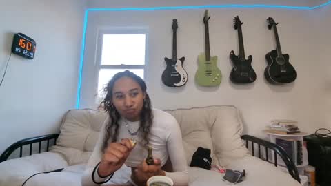 Snapshot of onlystrings chatting on December 2024 12:00:02 AM Duo online show from December 2024 12:00:02 AM