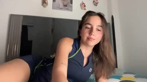 PAREJA LATINA JOVEN MUY CACHONDOS online show from August 2026 11:07:02 PM