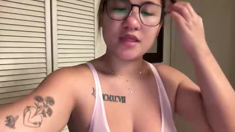 Miss Girly online show from December 2025 01:19:01 PM