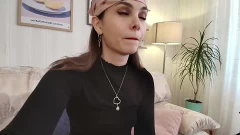 Snapshot of ophelia_blue chatting on January 2026 12:21:01 PM ophelia blue online show from January 2026 12:21:01 PM