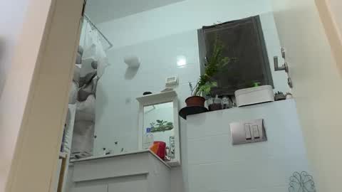 Snapshot of or690 chatting on January 2025 09:25:02 AM or online show from January 2025 09:25:02 AM