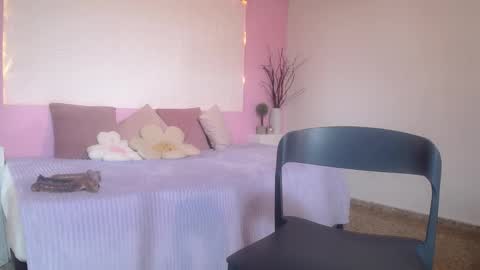 Ora Larson online show from January 2026 12:08:02 PM