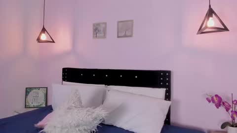 Miss Guzman  online show from September 2025 11:49:02 PM