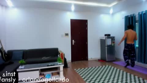 Snapshot of orlando__bloom chatting on January 2025 08:18:02 AM Fansly and Instagram - online show from January 2025 08:18:02 AM