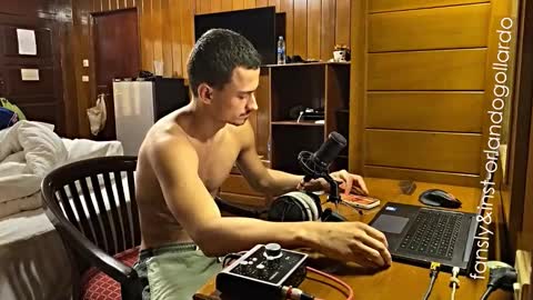 Snapshot of orlando__bloom chatting on November 2025 09:41:02 AM Fansly and Instagram - online show from November 2025 09:41:02 AM