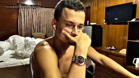 Snapshot of orlando__bloom chatting on November 2025 02:51:01 PM Fansly and Instagram - online show from November 2025 02:51:01 PM