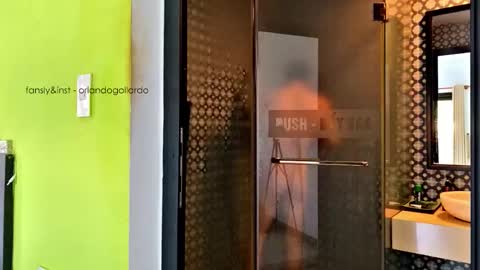 Snapshot of orlando__bloom chatting on January 2026 07:10:02 AM Fansly and Instagram - online show from January 2026 07:10:02 AM