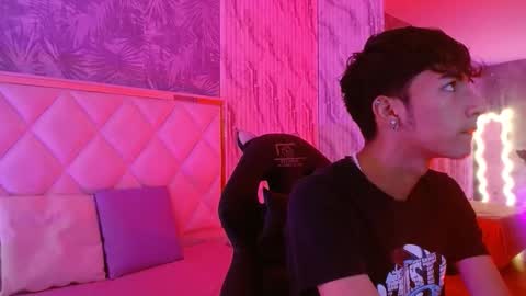 Snapshot of osamu_tay chatting on February 2026 11:30:01 AM osamu_tay online show from February 2026 11:30:01 AM