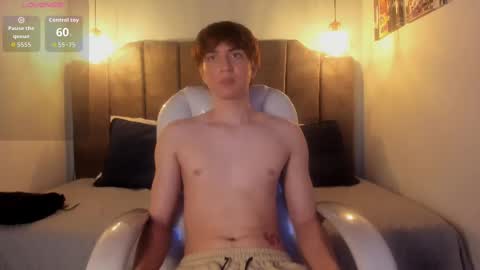 Snapshot of oscar_fox_ chatting on October 2025 03:56:01 AM Oscar online show from October 2025 03:56:01 AM