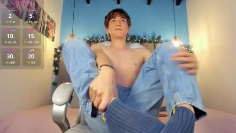 Snapshot of oscar_fox_ chatting on November 2025 03:43:02 AM Oscar online show from November 2025 03:43:02 AM