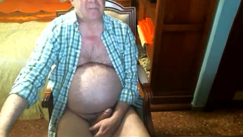 Snapshot of oscarw chatting on December 2024 03:53:02 PM Oscar online show from December 2024 03:53:02 PM