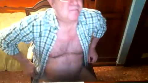 Snapshot of oscarw chatting on December 2024 05:44:01 PM Oscar online show from December 2024 05:44:01 PM