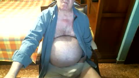 Snapshot of oscarw chatting on October 2025 04:27:01 PM Oscar online show from October 2025 04:27:01 PM