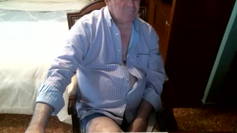 Snapshot of oscarw chatting on November 2025 11:21:02 AM Oscar online show from November 2025 11:21:02 AM