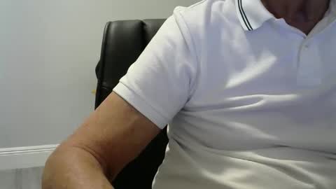 Ossi online show from November 2025 09:47:02 PM