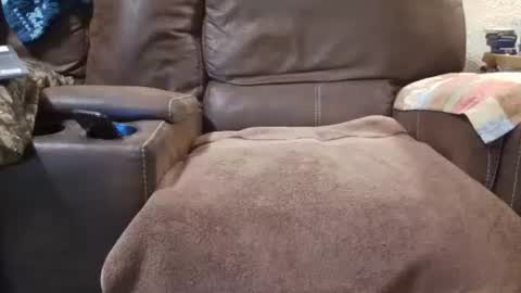 outdoorsmanmark71 online show from December 2025 09:44:01 PM