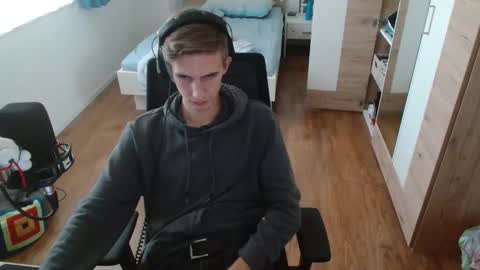 Snapshot of overkneebabe chatting on October 2025 11:29:01 AM OverkneeBabe online show from October 2025 11:29:01 AM