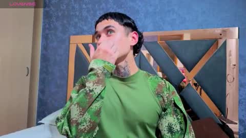 Snapshot of owen_desmond chatting on September 2025 02:17:01 AM owen desmond online show from September 2025 02:17:01 AM