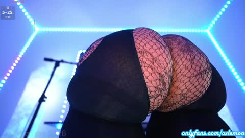 Snapshot of oxlemon chatting on January 2026 02:06:01 AM oxlemon online show from January 2026 02:06:01 AM