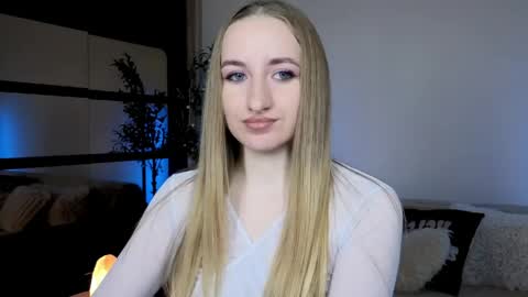 Oxy Foxie online show from May 2026 06:23:02 PM