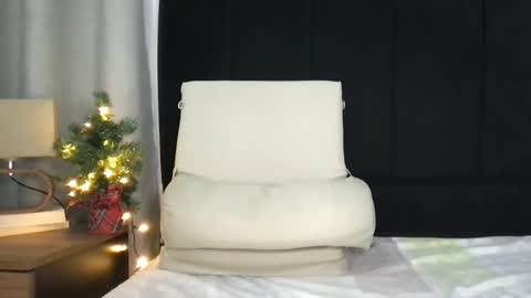 Javi    online show from December 2024 11:14:01 PM