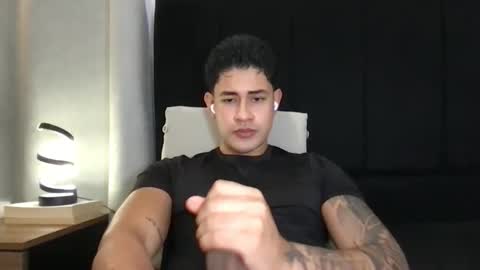 Javi    online show from October 2025 06:43:02 AM