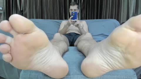 Snapshot of pablo_feet chatting on November 2025 03:45:01 AM Paolo 187 84 online show from November 2025 03:45:01 AM