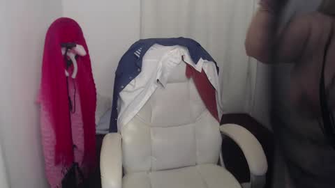 Snapshot of paiperhalliwey chatting on January 2025 12:01:01 AM paiperhalliwey online show from January 2025 12:01:01 AM