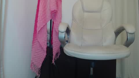 Snapshot of paiperhalliwey chatting on February 2025 06:54:02 PM paiperhalliwey online show from February 2025 06:54:02 PM