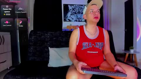 Snapshot of paisas_horny chatting on March 2026 06:59:01 AM LIAN AND JACK online show from March 2026 06:59:01 AM