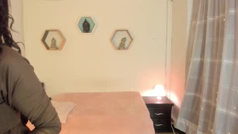 Paloma  online show from November 2025 05:46:02 PM